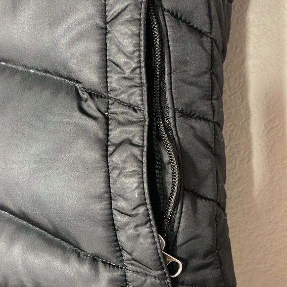The North Face Goose Down Vest With Detachable Faux Fur Trim Black TNF 550 Med - Picture 6 of 9